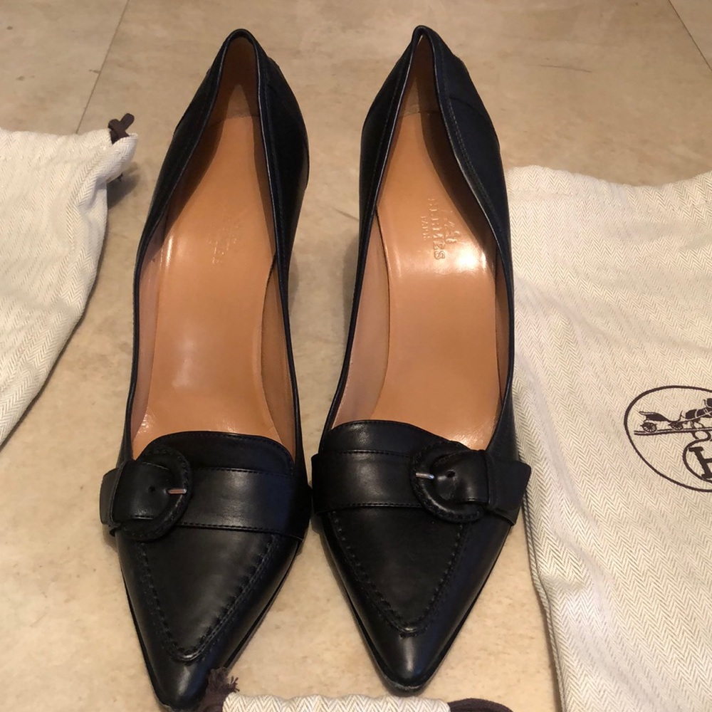 Hermes Black Femme Palais Royal size 39. Includes 2 shoe bags/ heel studs/&BOX!
